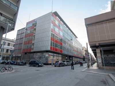 Tra gli edifici scolastici tutelati c�� il Palazzo S.G.P.E., sede di Scienze della Formazione, Psicologia, Comunicazione dell�Universit� di Bari...